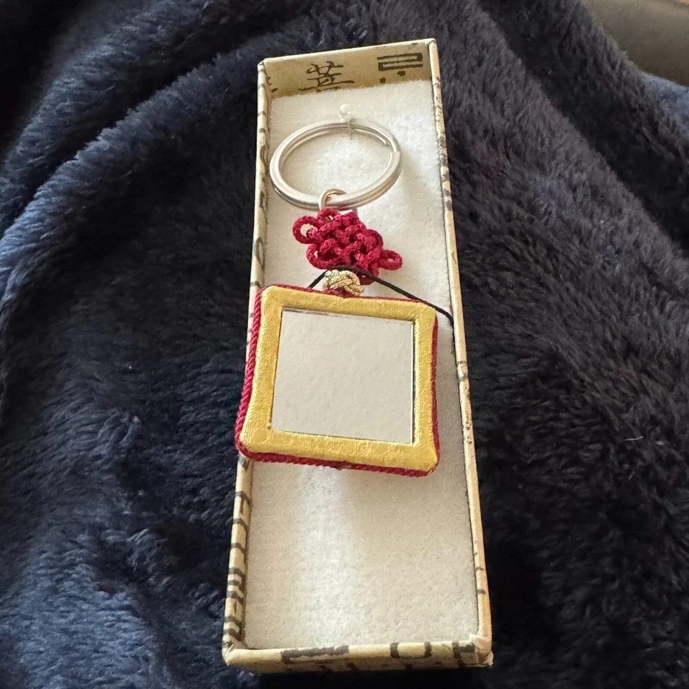 Korea Korean Keychain Key Ring‎ with Mirror New in Box